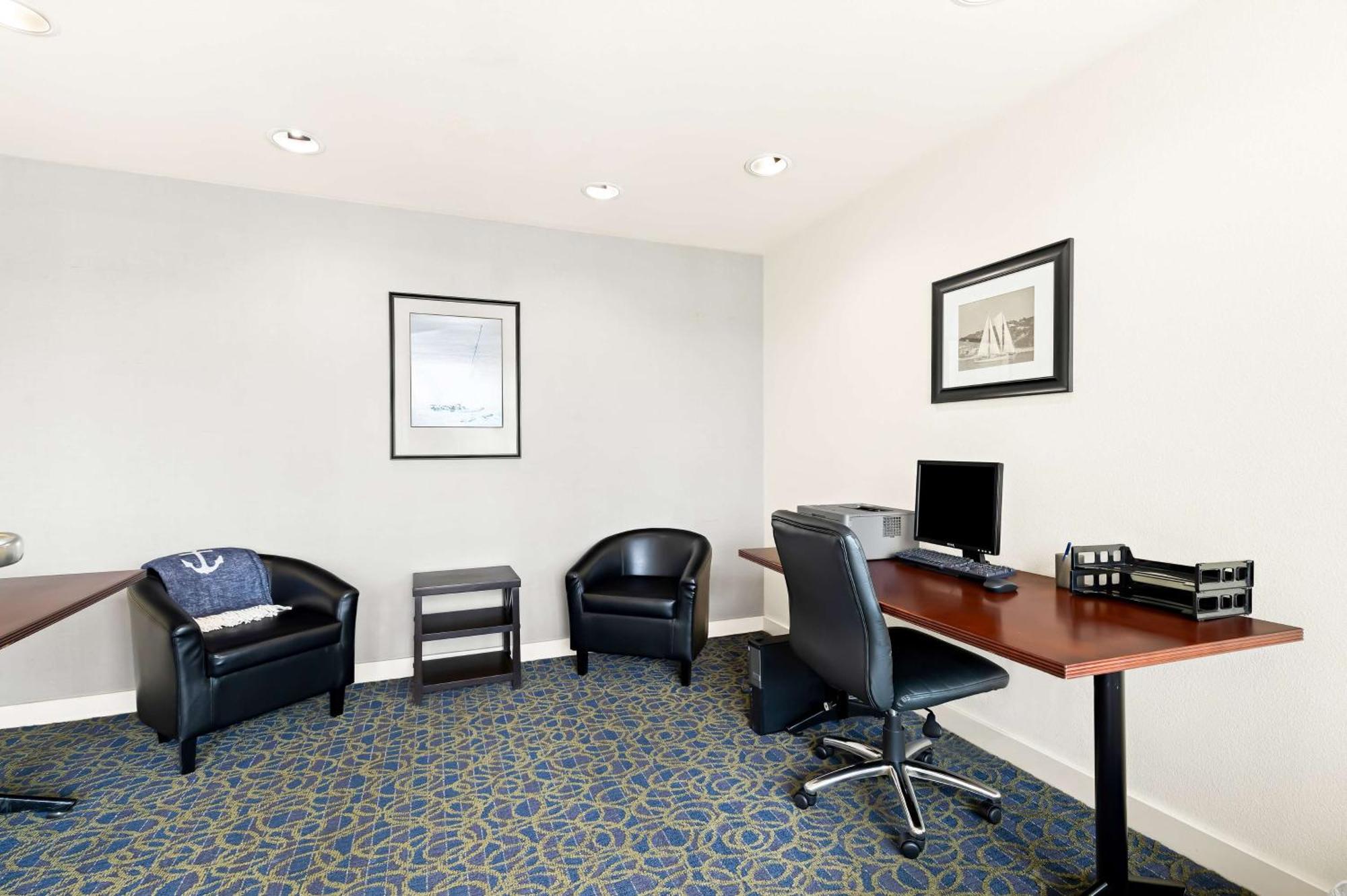 Western Yacht Harbor 3*