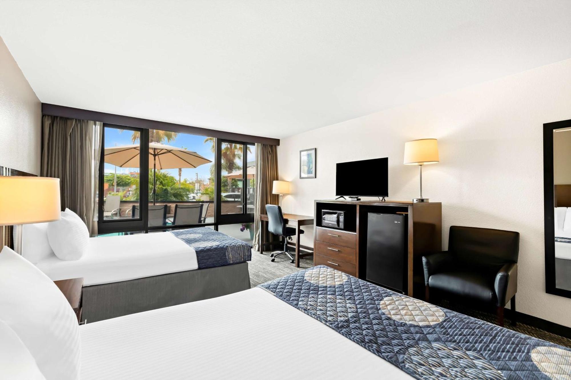 Hotel Western Yacht Harbor 3*