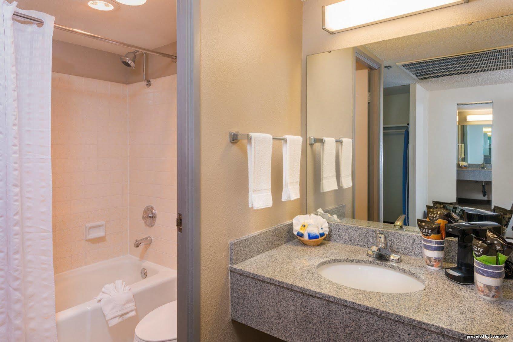 Western Yacht Harbor 3*