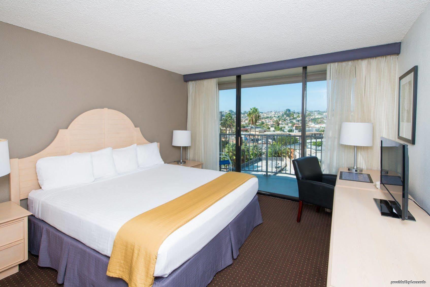 Western Yacht Harbor Hotel 3*